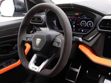 Lamborghini Urus — photo 19