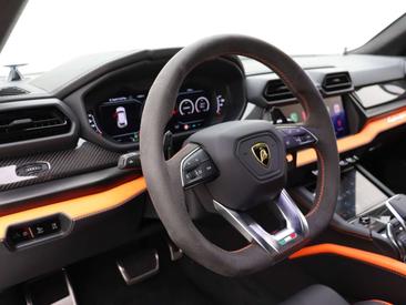 Lamborghini Urus — photo 25