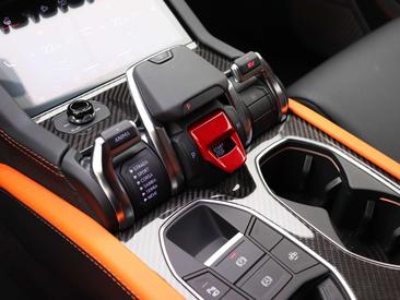 Lamborghini Urus — photo 29