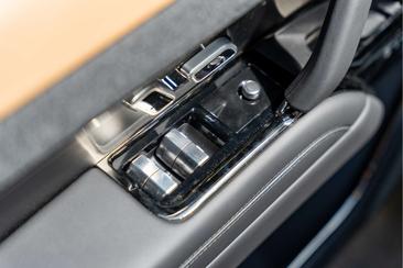Land Rover Range Rover Sport Autobiography P550e — photo 29