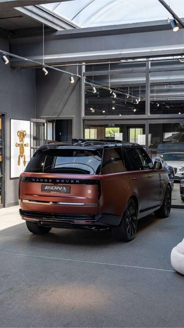 Land Rover Range Rover SV SVO Colour Bespoke P550e SV PHEV — photo 24