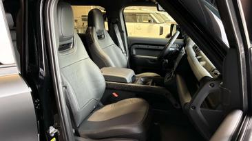 Land Rover Defender 110 P635 OCTA Black Edition Lichte Vracht Noir — photo 4