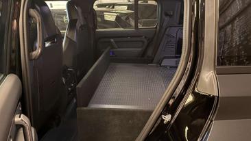 Land Rover Defender 110 P635 OCTA Black Edition Lichte Vracht Noir — photo 5