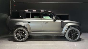 Land Rover Defender 110 P635 OCTA Black Edition Lichte Vracht Noir — photo 6