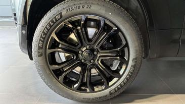 Land Rover Defender 110 P635 OCTA Black Edition Lichte Vracht Noir — photo 9