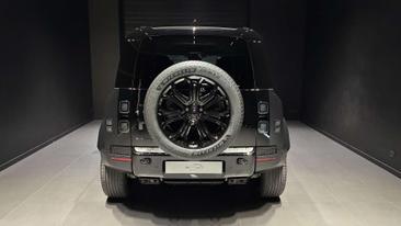 Land Rover Defender 110 P635 OCTA Black Edition Lichte Vracht Noir — photo 11