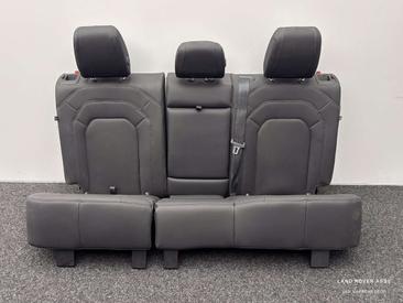 Land Rover Defender 110 D250 SE AWD Auto 24MY Gris — photo 9