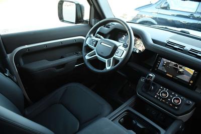 Land Rover Defender 110 D250 3.0 SE