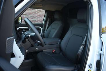 Land Rover Defender 110 D250 3.0 SE — photo 3