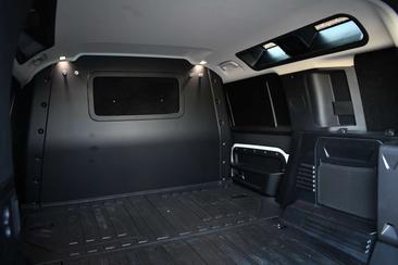 Land Rover Defender 110 D250 3.0 SE — photo 9