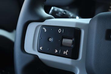 Land Rover Defender 110 D250 3.0 SE — photo 29