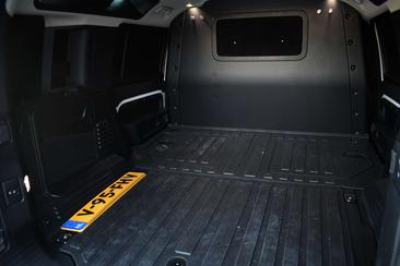 Land Rover Defender 110 D250 3.0 SE — photo 35