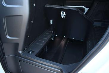 Land Rover Defender 110 D250 3.0 SE — photo 36