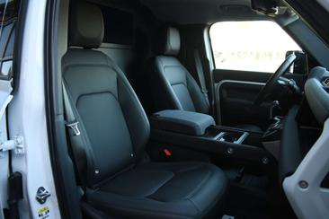 Land Rover Defender 110 D250 3.0 SE — photo 45