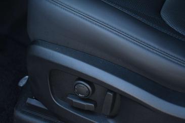 Land Rover Defender 110 D250 3.0 SE — photo 46