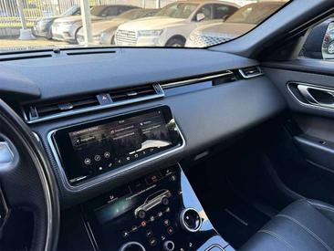 Land Rover Range Rover Velar R-Dynamic 2.0d I4 — photo 13