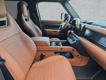 Land Rover Defender 110 OCTA Bronze P635 AWD — photo 3