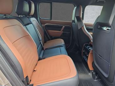 Land Rover Defender 110 OCTA Bronze P635 AWD — photo 5
