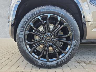 Land Rover Defender 110 OCTA Bronze P635 AWD — photo 9