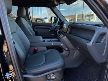 Land Rover Defender 130 3.0 X-Dynamic SE LED PANO 360° Noir — photo 3