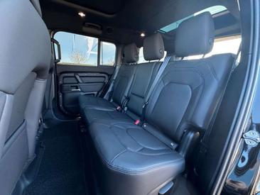 Land Rover Defender 130 3.0 X-Dynamic SE LED PANO 360° Noir — photo 7