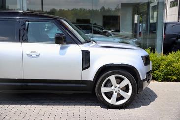 Land Rover Defender 110 P400e — photo 8