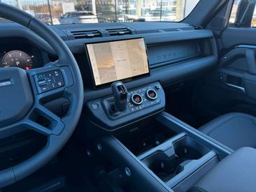 Land Rover Defender 130 3.0 X-Dynamic SE LED PANO 360° Noir — photo 12