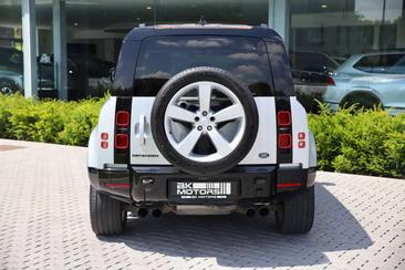 Land Rover Defender 110 P400e — photo 12
