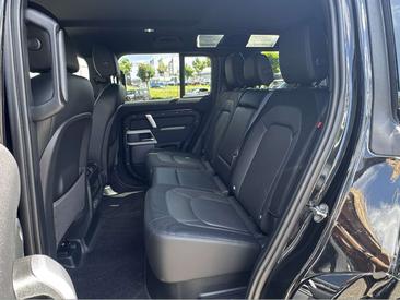Land Rover Defender 110 D250 X-Dynamic SE SHZ NAVI 360° — photo 6