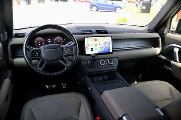 Land Rover Defender 110 P400e — photo 16
