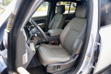 Land Rover Defender 110 P400e — photo 18