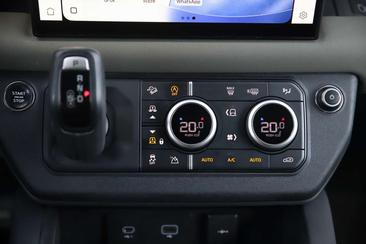 Land Rover Defender 110 P400e — photo 21