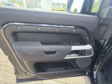 Land Rover Defender 110 D250 X-Dynamic SE SHZ NAVI 360° — photo 14