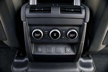 Land Rover Defender 110 P400e — photo 23