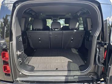 Land Rover Defender 110 D250 X-Dynamic SE SHZ NAVI 360° — photo 17