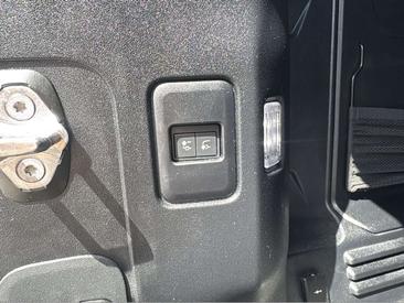 Land Rover Defender 110 D250 X-Dynamic SE SHZ NAVI 360° — photo 18