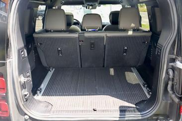 Land Rover Defender 110 P400e — photo 33