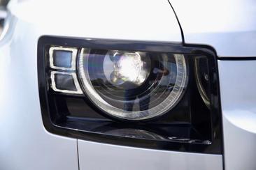 Land Rover Defender 110 P400e — photo 35