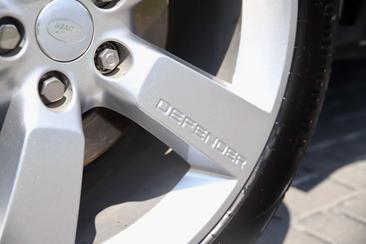 Land Rover Defender 110 P400e — photo 37