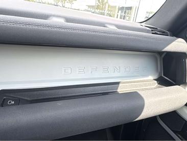 Land Rover Defender 110 D250 X-Dynamic SE SHZ NAVI 360° — photo 25