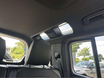 Land Rover Defender 110 D250 X-Dynamic SE SHZ NAVI 360° — photo 26