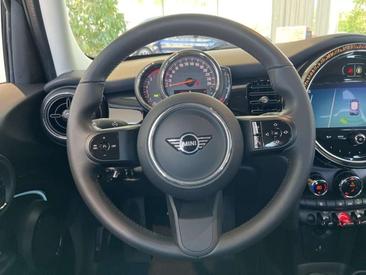 Mini Cooper E — photo 6