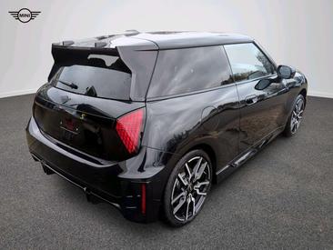 Mini Cooper SE JCW — photo 4