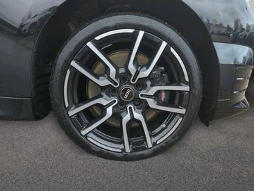 Mini Cooper SE JCW — photo 10