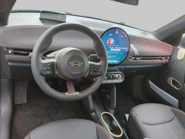 Mini Cooper SE JCW — photo 13