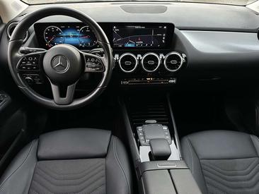 Mercedes GLA 180 — photo 10