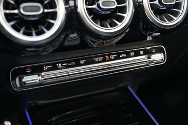 Mercedes GLA 250 Year Edition — photo 45