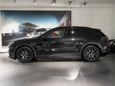 Porsche Cayenne E4 Electric — photo 2