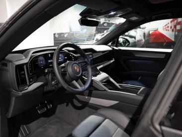 Porsche Cayenne E4 Electric — photo 4