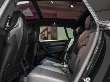 Porsche Cayenne E4 Electric — photo 6